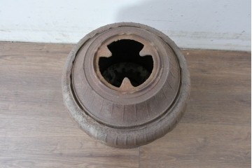 【簡易リペア限定品】　コンパクトながらも存在感のあるフォルムが目を引く練炭ストーブ　(R-086835)