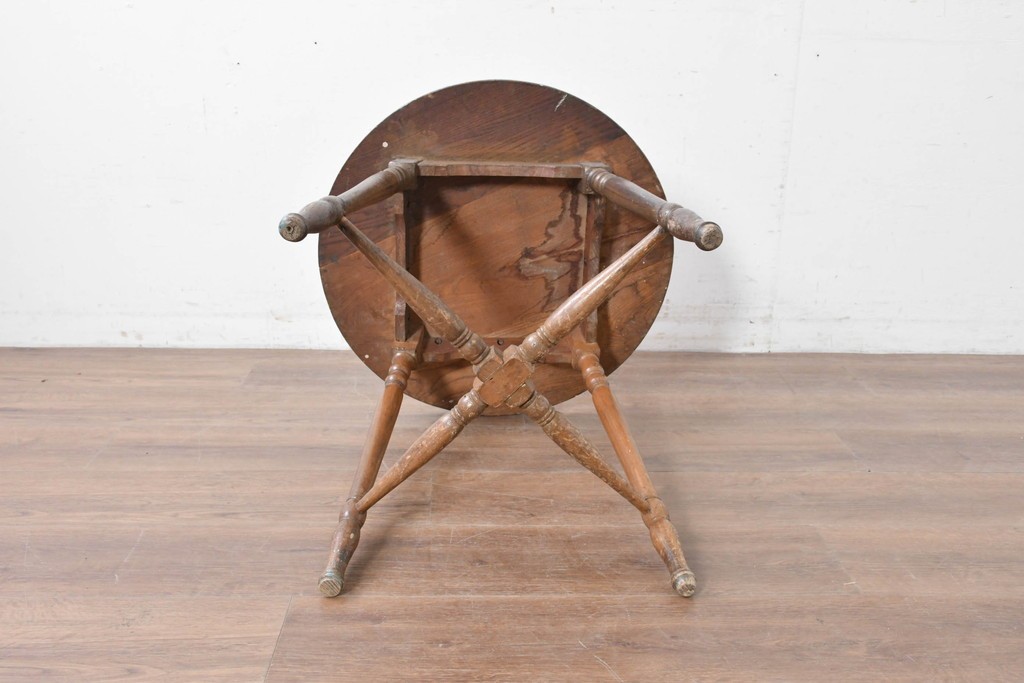 和製アンティーク　希少デザイン　栓材　挽物脚と十字の貫がアクセントの丸テーブル　(R-086837)