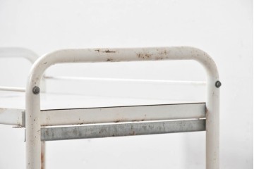 和製ヴィンテージ　アイアン製　シャビーな質感が魅力のキャスター付きワゴン　(R-086838)