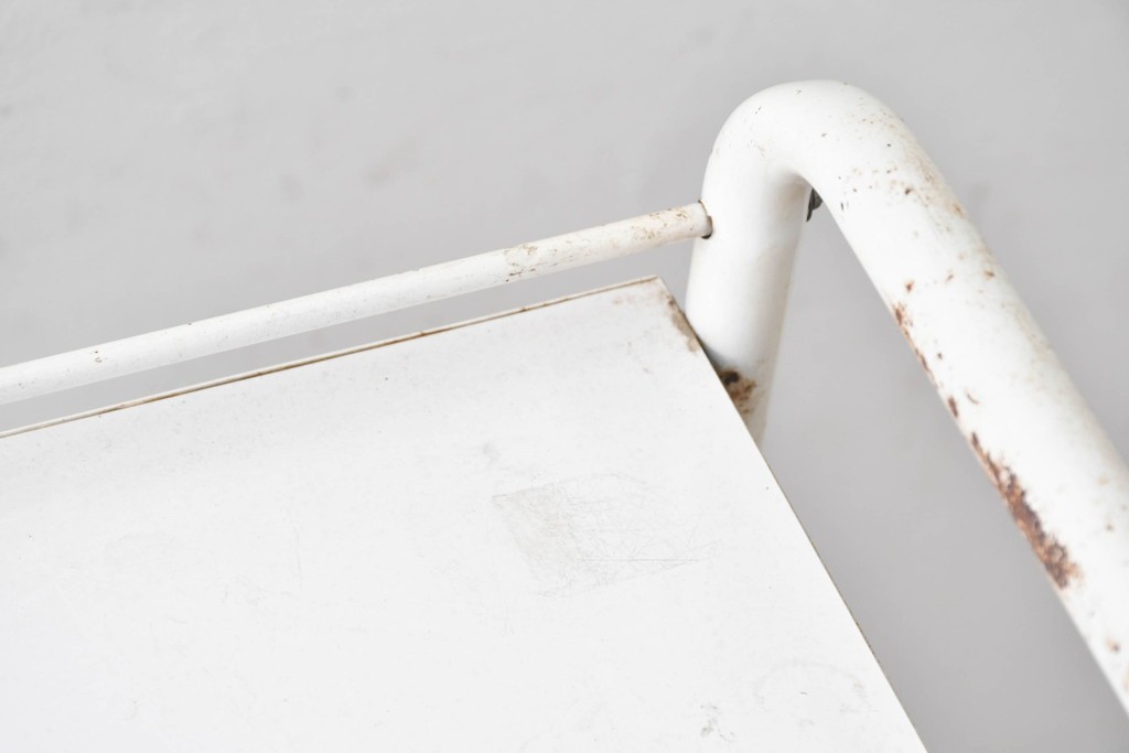 和製ヴィンテージ　アイアン製　シャビーな質感が魅力のキャスター付きワゴン　(R-086838)