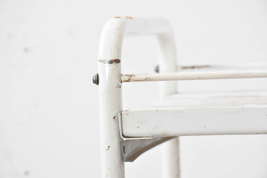 和製ヴィンテージ　アイアン製　シャビーな質感が魅力のキャスター付きワゴン　(R-086838)