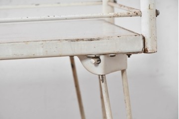 和製ヴィンテージ　アイアン製　シャビーな質感が魅力のキャスター付きワゴン　(R-086838)