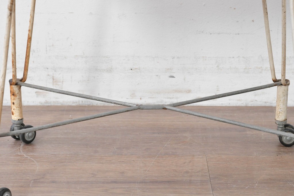 和製ヴィンテージ　アイアン製　シャビーな質感が魅力のキャスター付きワゴン　(R-086838)