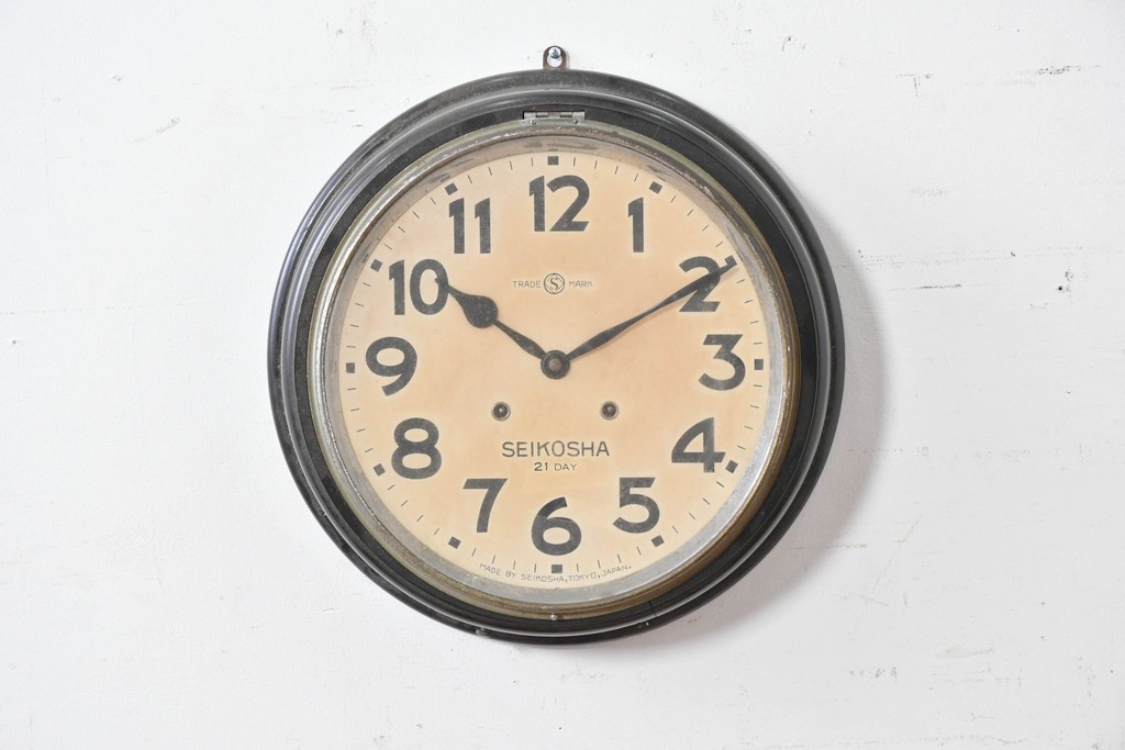 和製アンティーク　精工舎(SEIKOSHA、セイコー)　21DAY　黒いフレームが渋い味わいの丸型掛け時計　(R-086840)