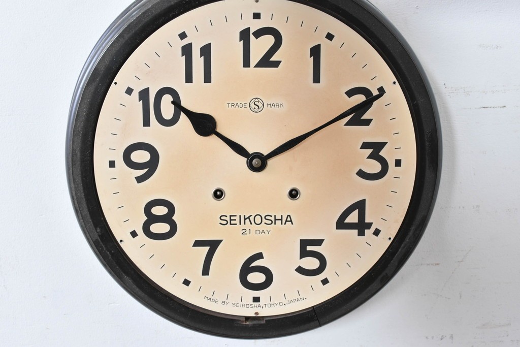 和製アンティーク　精工舎(SEIKOSHA、セイコー)　21DAY　黒いフレームが渋い味わいの丸型掛け時計　(R-086840)
