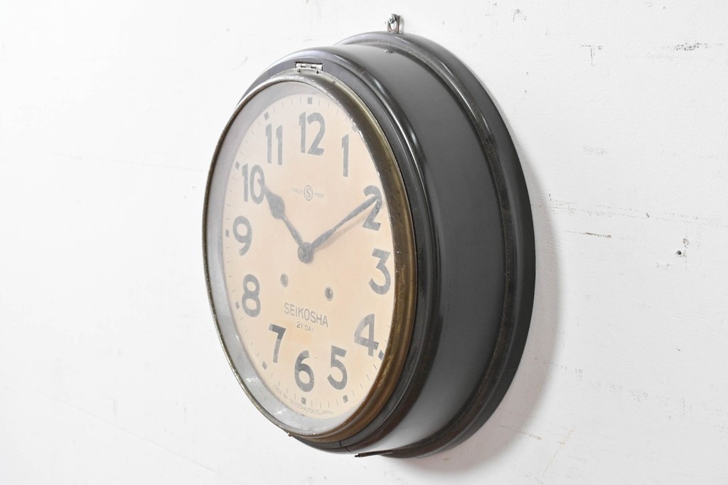 和製アンティーク　精工舎(SEIKOSHA、セイコー)　21DAY　黒いフレームが渋い味わいの丸型掛け時計　(R-086840)