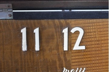 和製アンティーク　Meiji(明治時計社)　市松風の文字盤デザインがおしゃれな掛け時計　(R-086841)