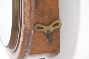 和製アンティーク　文字盤デザインが目を惹く丸型掛け時計　(R-086843)