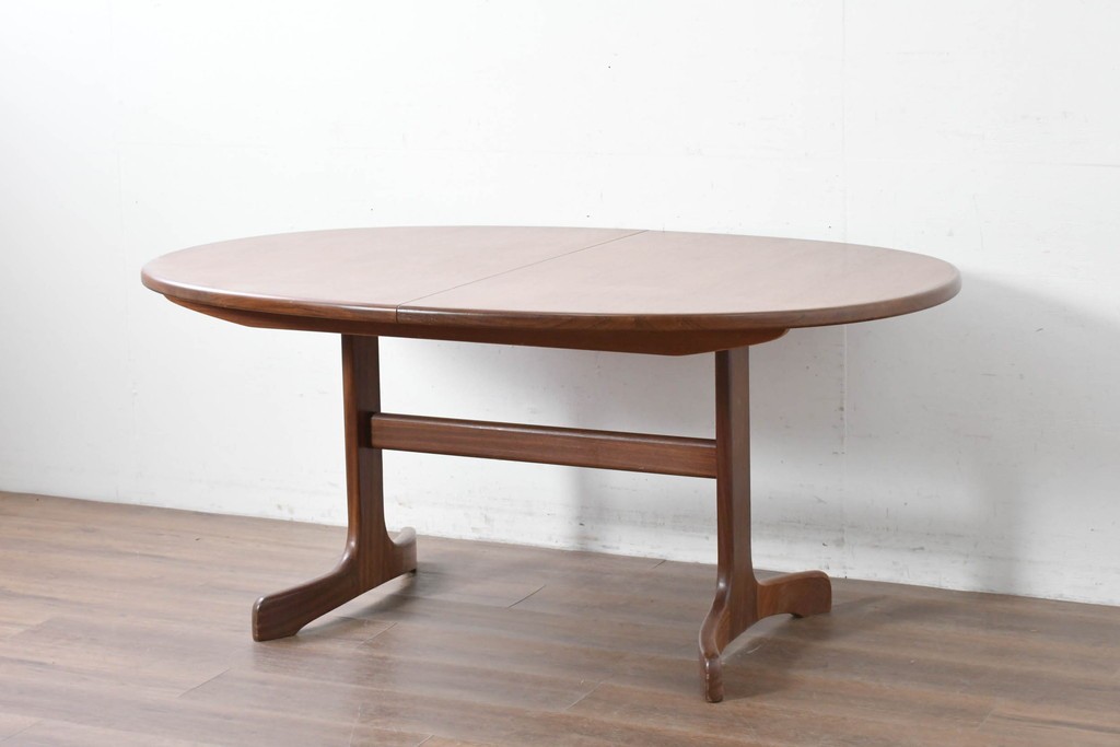 イギリスヴィンテージ　G-PLAN(ジープラン)　広々使えるオーバル型のホエールレッグ・エクステンションテーブル　(R-086844)