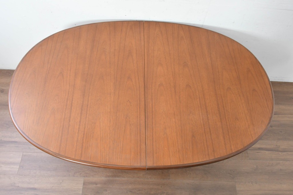 イギリスヴィンテージ　G-PLAN(ジープラン)　広々使えるオーバル型のホエールレッグ・エクステンションテーブル　(R-086844)