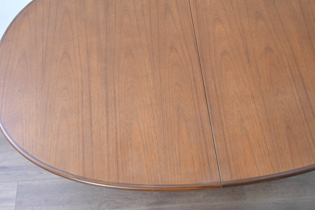 イギリスヴィンテージ　G-PLAN(ジープラン)　広々使えるオーバル型のホエールレッグ・エクステンションテーブル　(R-086844)