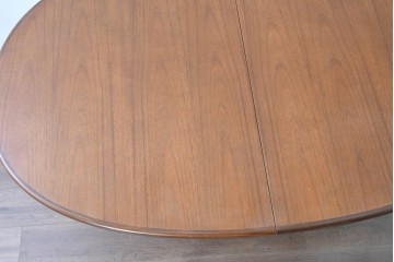 イギリスヴィンテージ　G-PLAN(ジープラン)　広々使えるオーバル型のホエールレッグ・エクステンションテーブル　(R-086844)