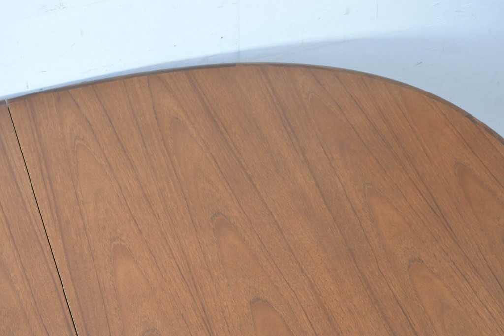 イギリスヴィンテージ　G-PLAN(ジープラン)　広々使えるオーバル型のホエールレッグ・エクステンションテーブル　(R-086844)