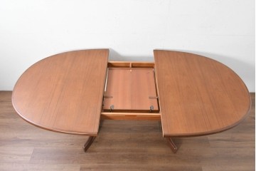 イギリスヴィンテージ　G-PLAN(ジープラン)　広々使えるオーバル型のホエールレッグ・エクステンションテーブル　(R-086844)