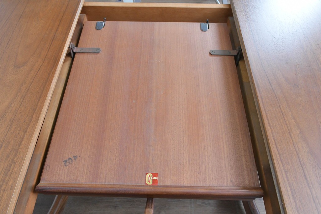 イギリスヴィンテージ　G-PLAN(ジープラン)　広々使えるオーバル型のホエールレッグ・エクステンションテーブル　(R-086844)