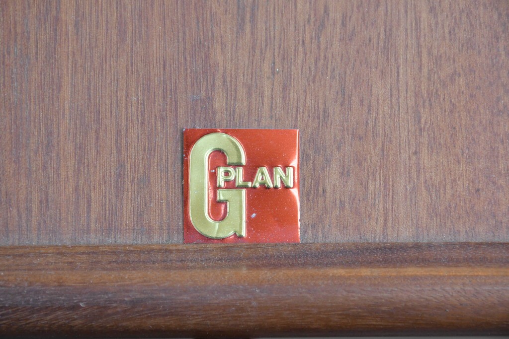 イギリスヴィンテージ　G-PLAN(ジープラン)　広々使えるオーバル型のホエールレッグ・エクステンションテーブル　(R-086844)