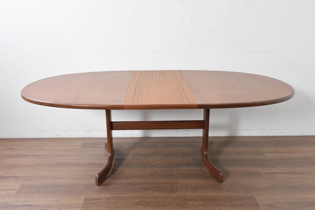 イギリスヴィンテージ　G-PLAN(ジープラン)　広々使えるオーバル型のホエールレッグ・エクステンションテーブル　(R-086844)