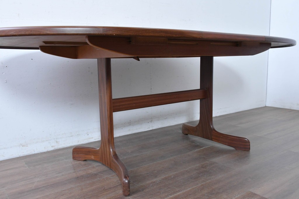 イギリスヴィンテージ　G-PLAN(ジープラン)　広々使えるオーバル型のホエールレッグ・エクステンションテーブル　(R-086844)