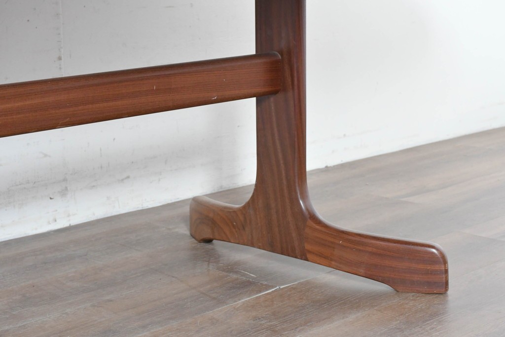 イギリスヴィンテージ　G-PLAN(ジープラン)　広々使えるオーバル型のホエールレッグ・エクステンションテーブル　(R-086844)