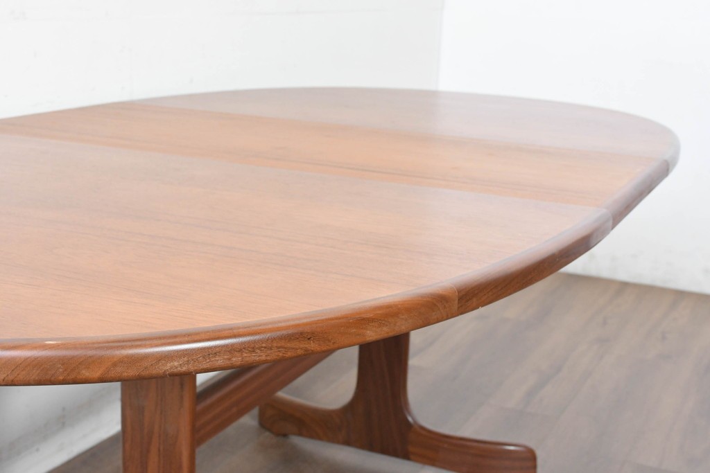 イギリスヴィンテージ　G-PLAN(ジープラン)　広々使えるオーバル型のホエールレッグ・エクステンションテーブル　(R-086844)