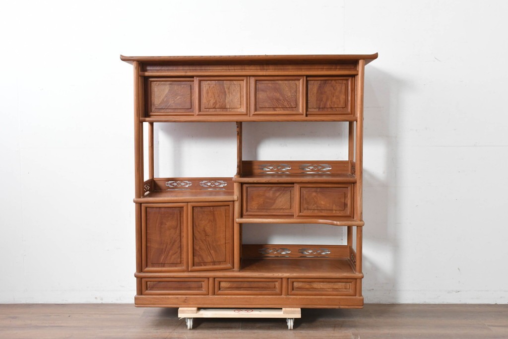 和製ヴィンテージ　国産職人手作り　総欅(ケヤキ)材　透かし彫りが上品な茶棚　(R-086845)