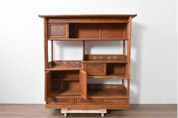 和製ヴィンテージ　国産職人手作り　総欅(ケヤキ)材　透かし彫りが上品な茶棚　(R-086845)