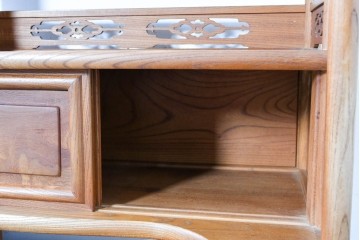 和製ヴィンテージ　国産職人手作り　総欅(ケヤキ)材　透かし彫りが上品な茶棚　(R-086845)