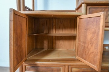 和製ヴィンテージ　国産職人手作り　総欅(ケヤキ)材　透かし彫りが上品な茶棚　(R-086845)