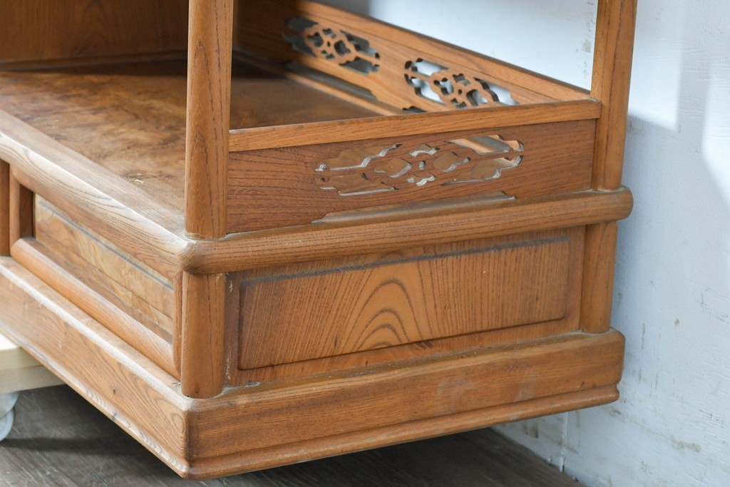 和製ヴィンテージ　国産職人手作り　総欅(ケヤキ)材　透かし彫りが上品な茶棚　(R-086845)