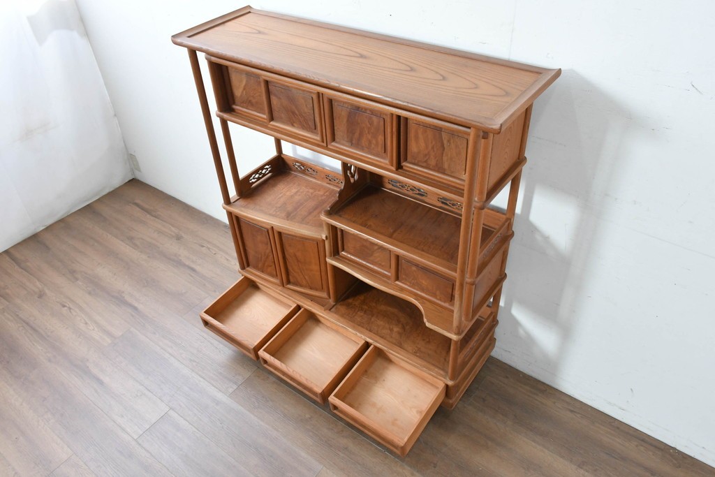 和製ヴィンテージ　国産職人手作り　総欅(ケヤキ)材　透かし彫りが上品な茶棚　(R-086845)