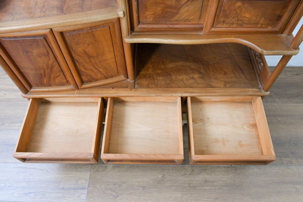 和製ヴィンテージ　国産職人手作り　総欅(ケヤキ)材　透かし彫りが上品な茶棚　(R-086845)