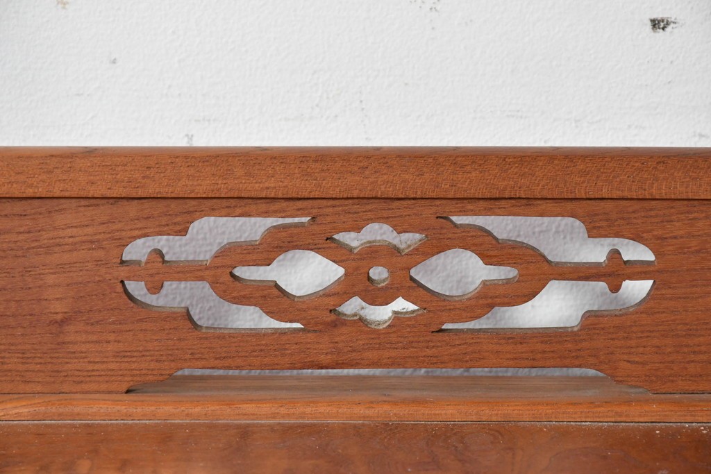 和製ヴィンテージ　国産職人手作り　総欅(ケヤキ)材　透かし彫りが上品な茶棚　(R-086845)