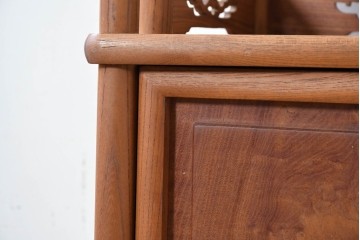 和製ヴィンテージ　国産職人手作り　総欅(ケヤキ)材　透かし彫りが上品な茶棚　(R-086845)