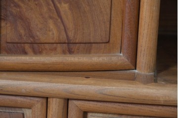 和製ヴィンテージ　国産職人手作り　総欅(ケヤキ)材　透かし彫りが上品な茶棚　(R-086845)