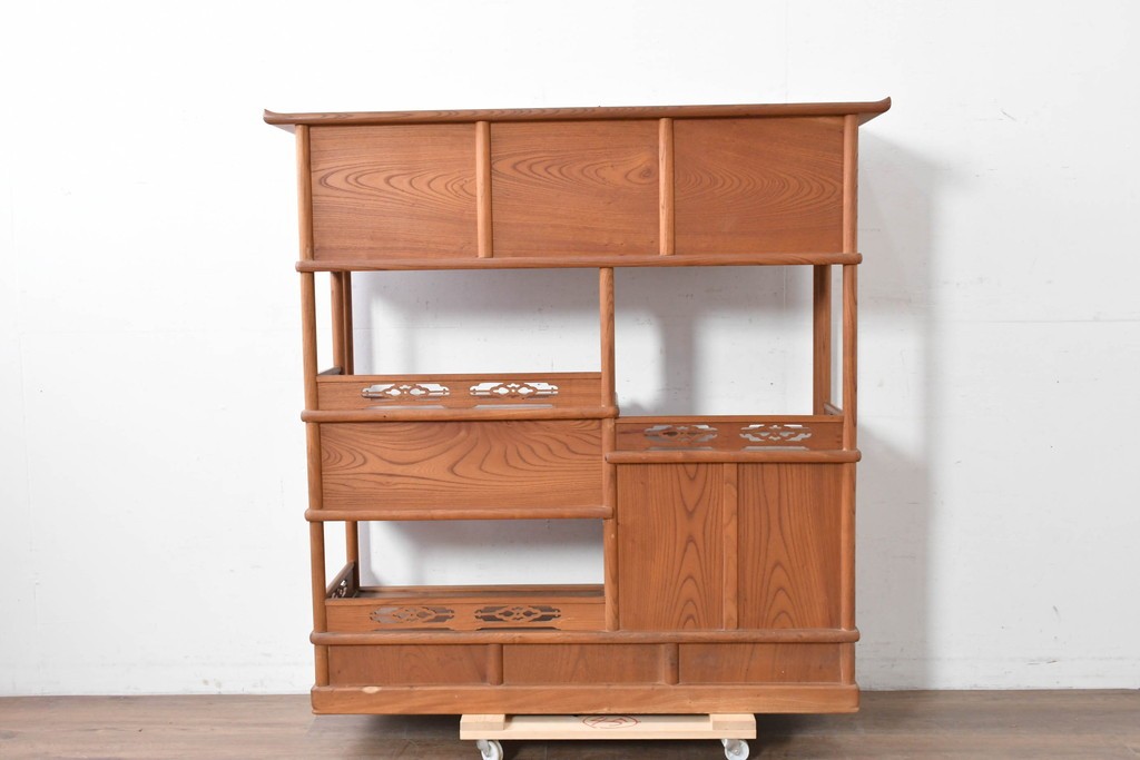 和製ヴィンテージ　国産職人手作り　総欅(ケヤキ)材　透かし彫りが上品な茶棚　(R-086845)