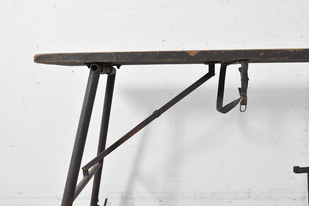 和製ヴィンテージ　建築足場をリメイクした無骨な折りたたみ式作業台　(R-086847)