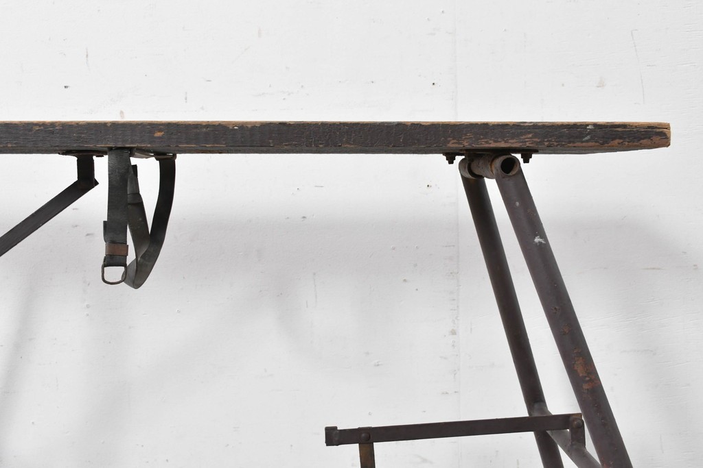 和製ヴィンテージ　建築足場をリメイクした無骨な折りたたみ式作業台　(R-086847)