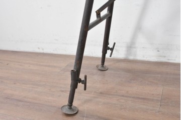 和製ヴィンテージ　建築足場をリメイクした無骨な折りたたみ式作業台　(R-086847)