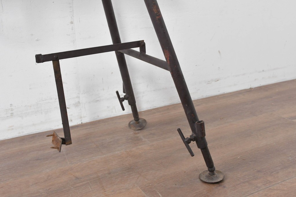 和製ヴィンテージ　建築足場をリメイクした無骨な折りたたみ式作業台　(R-086847)