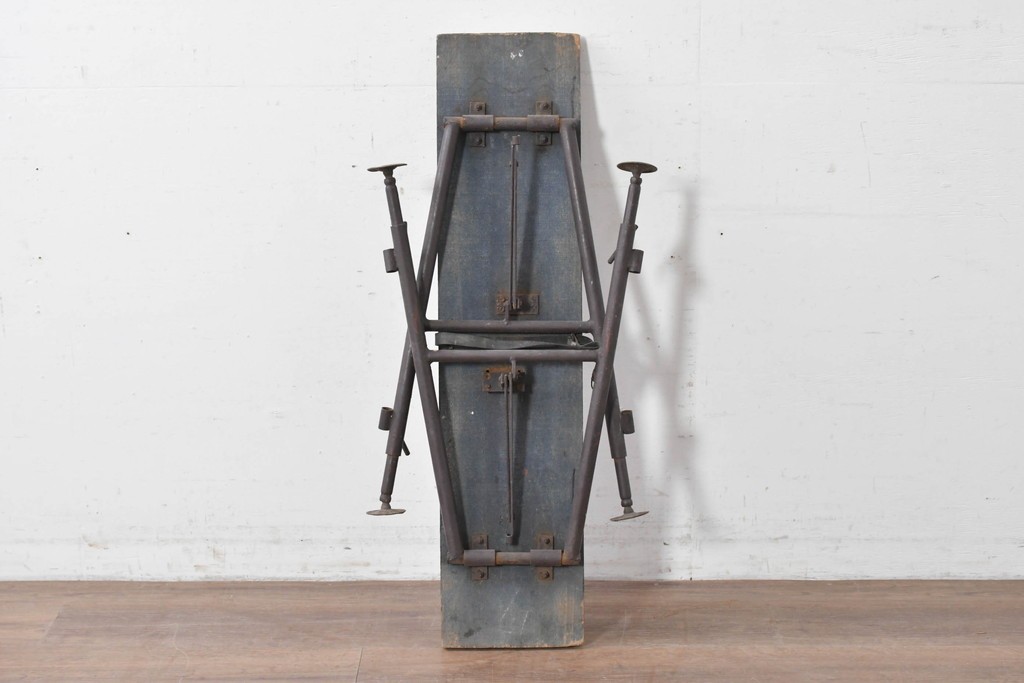 和製ヴィンテージ　建築足場をリメイクした無骨な折りたたみ式作業台　(R-086847)