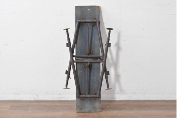 和製ヴィンテージ　建築足場をリメイクした無骨な折りたたみ式作業台　(R-086847)