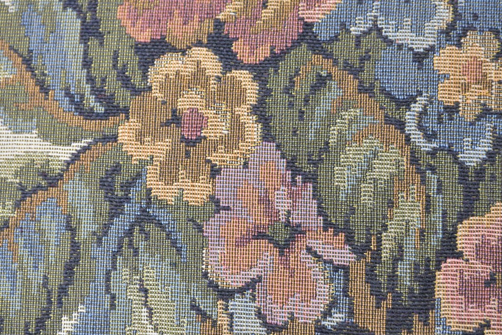 中古　イタリア高級輸入家具　華やかなゴブラン織りのダイニングチェア　(R-086849)