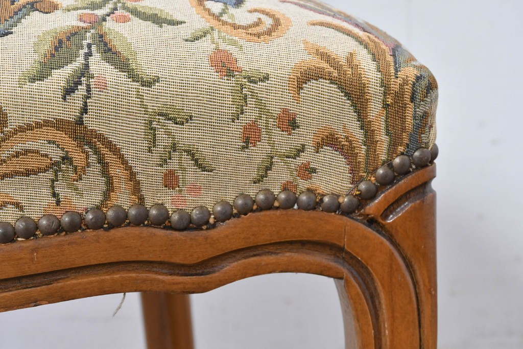 中古　イタリア高級輸入家具　華やかなゴブラン織りのダイニングチェア　(R-086849)