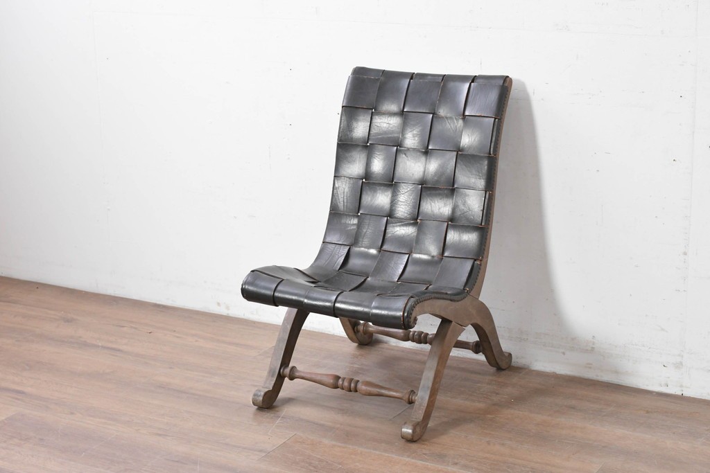 スペインヴィンテージ　Pierre Lottier(ピエール・ロティエ)　本革を格子状に編み込んだスリッパチェア　(R-086850)
