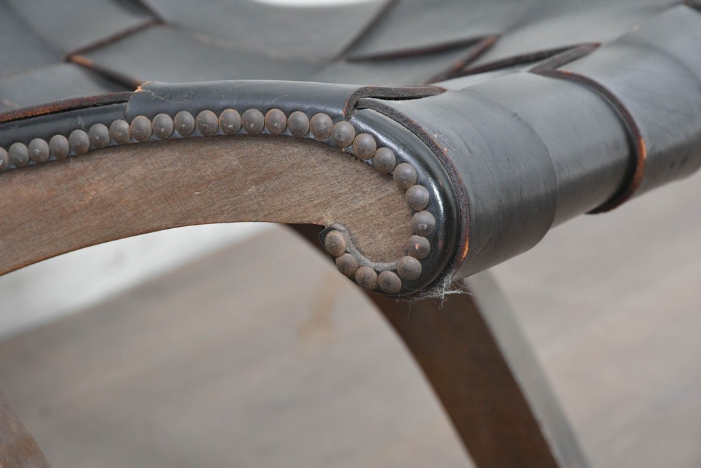 スペインヴィンテージ　Pierre Lottier(ピエール・ロティエ)　本革を格子状に編み込んだスリッパチェア　(R-086850)