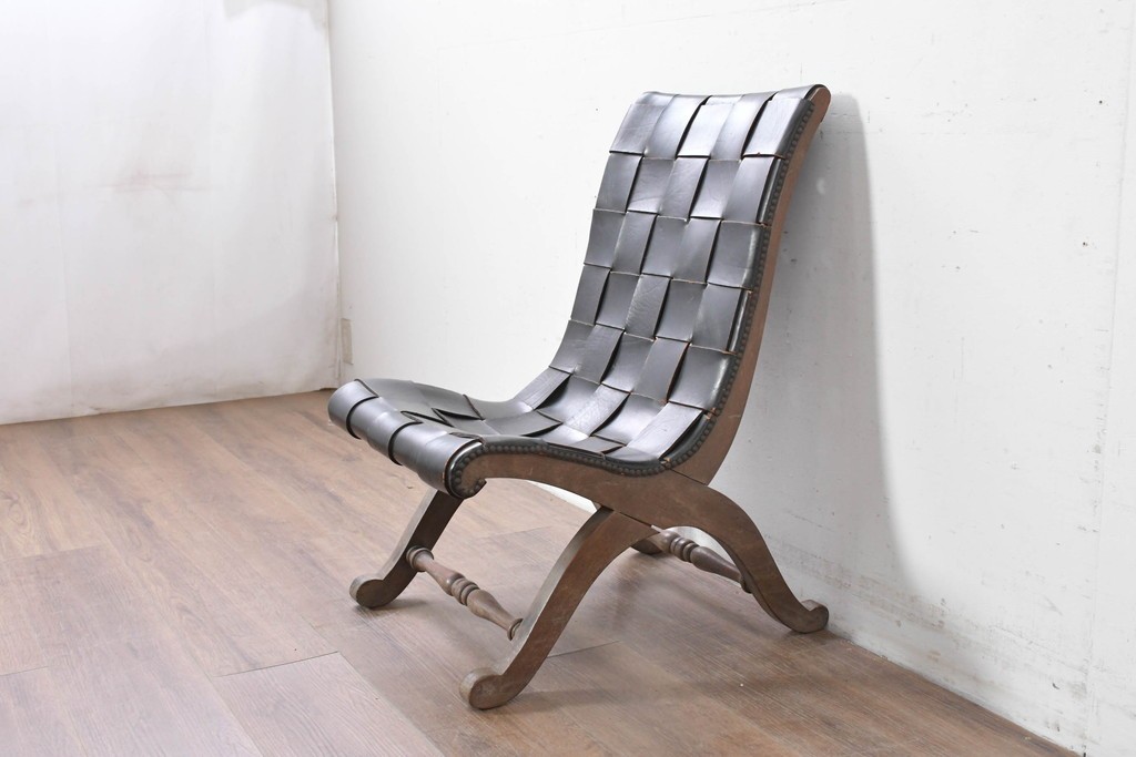 スペインヴィンテージ　Pierre Lottier(ピエール・ロティエ)　本革を格子状に編み込んだスリッパチェア　(R-086850)