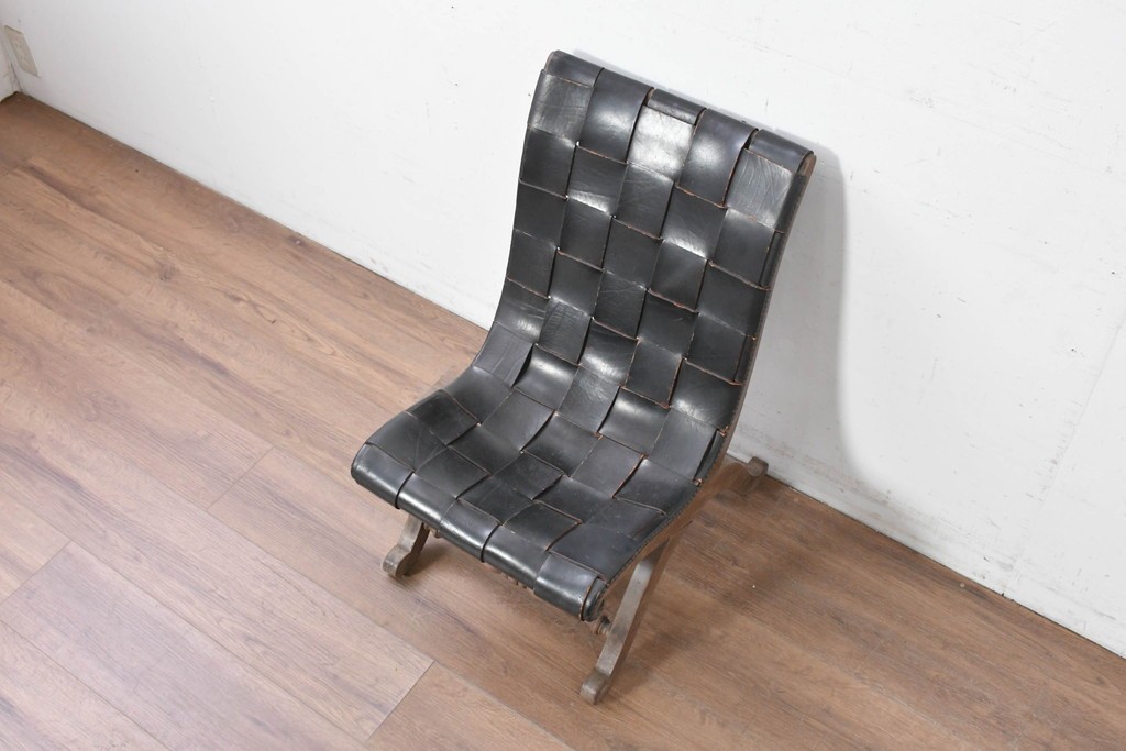 スペインヴィンテージ　Pierre Lottier(ピエール・ロティエ)　本革を格子状に編み込んだスリッパチェア　(R-086850)