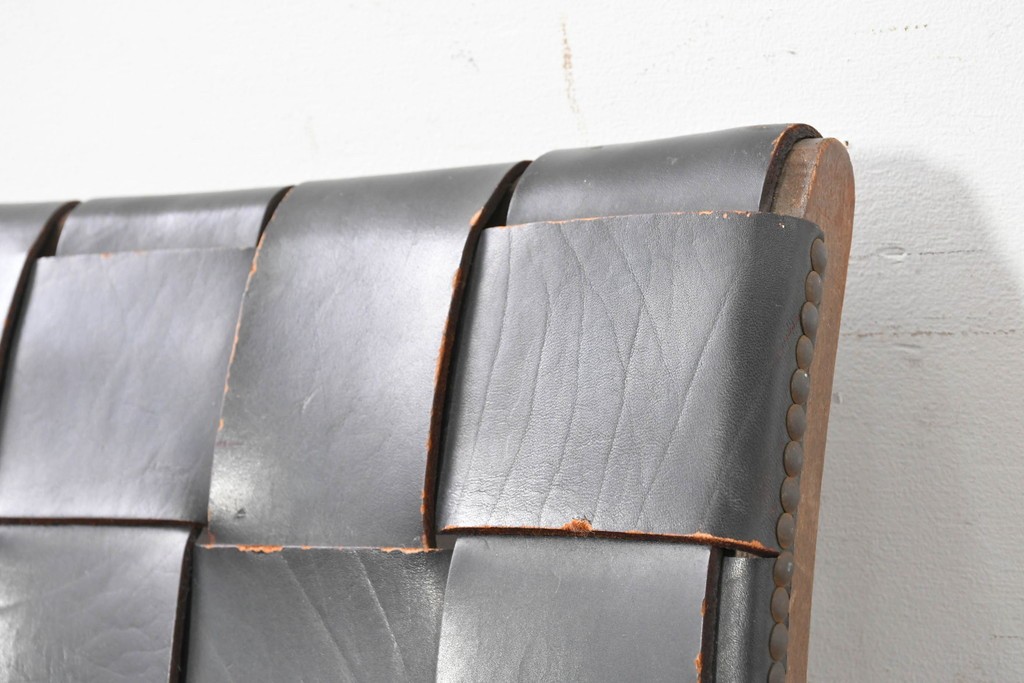 スペインヴィンテージ　Pierre Lottier(ピエール・ロティエ)　本革を格子状に編み込んだスリッパチェア　(R-086850)