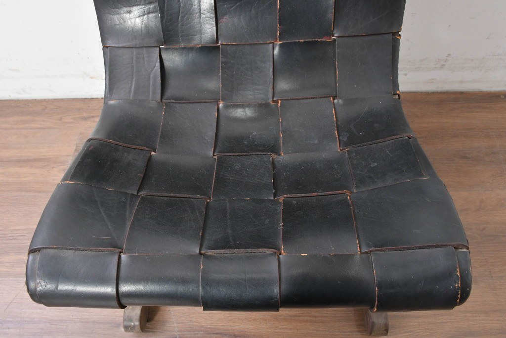 スペインヴィンテージ　Pierre Lottier(ピエール・ロティエ)　本革を格子状に編み込んだスリッパチェア　(R-086850)