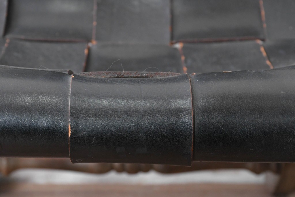 スペインヴィンテージ　Pierre Lottier(ピエール・ロティエ)　本革を格子状に編み込んだスリッパチェア　(R-086850)